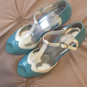 Cute! Retro heals